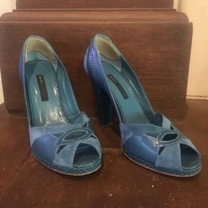 MARC JACOBS blue leather and suede heels